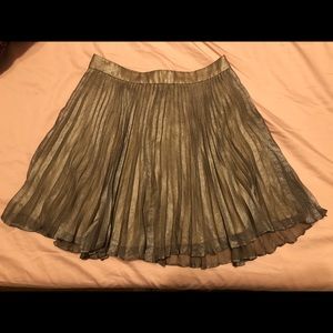 CLUB MONACO · PLEATED MINI SKIRT · SILVER/GOLD
